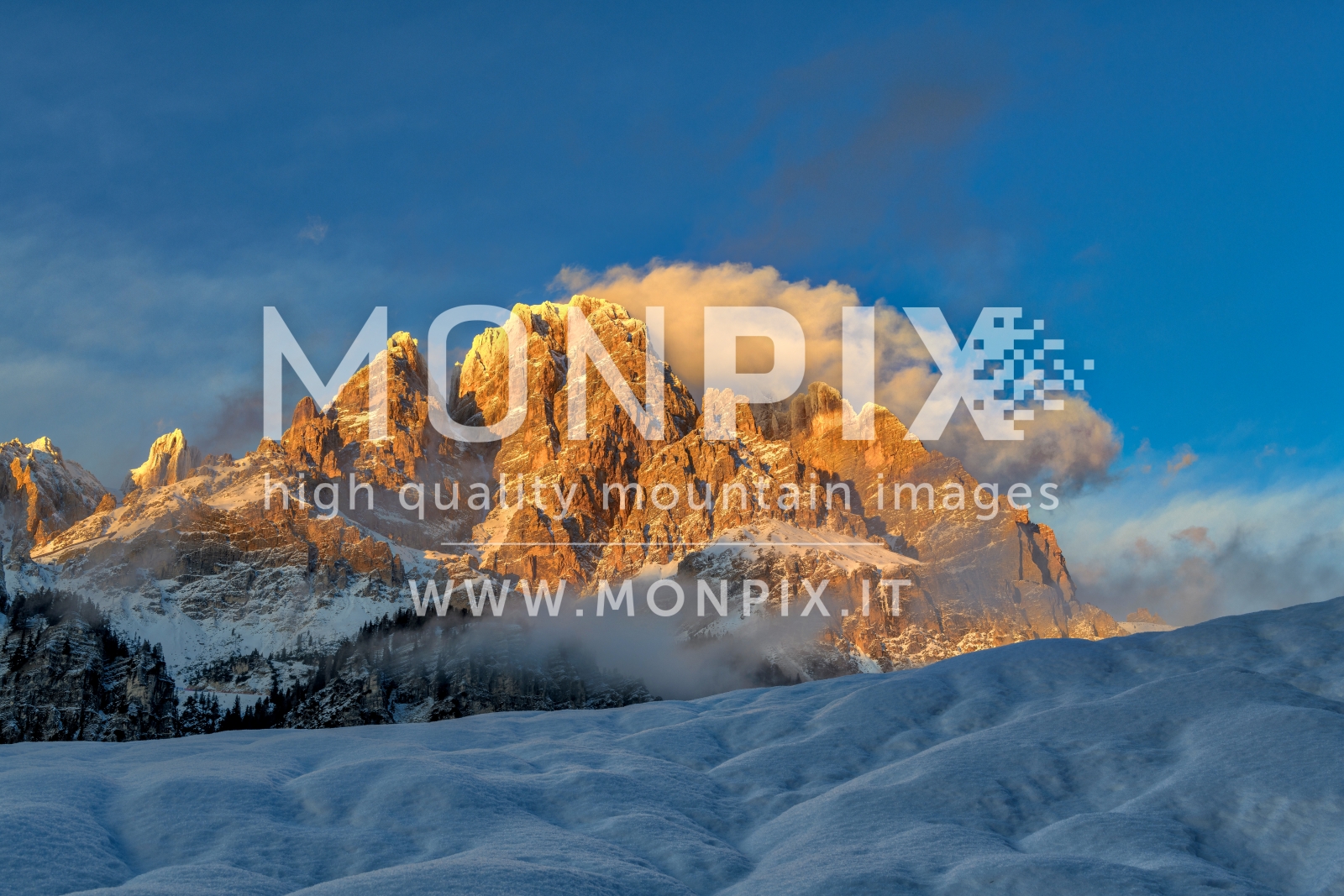 Tramonto invernale sul monte Cristallo nelle Dolomiti d'Ampezzo