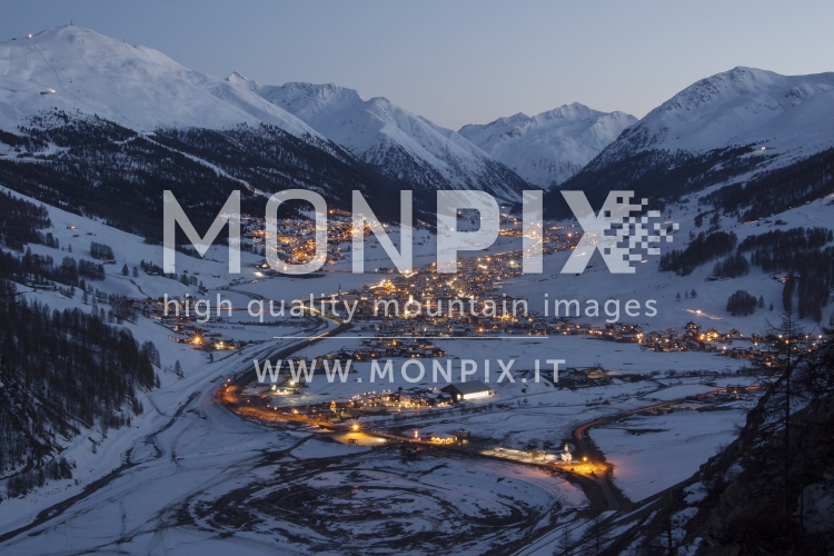 Livigno by night veduta invernale dal monte Motto