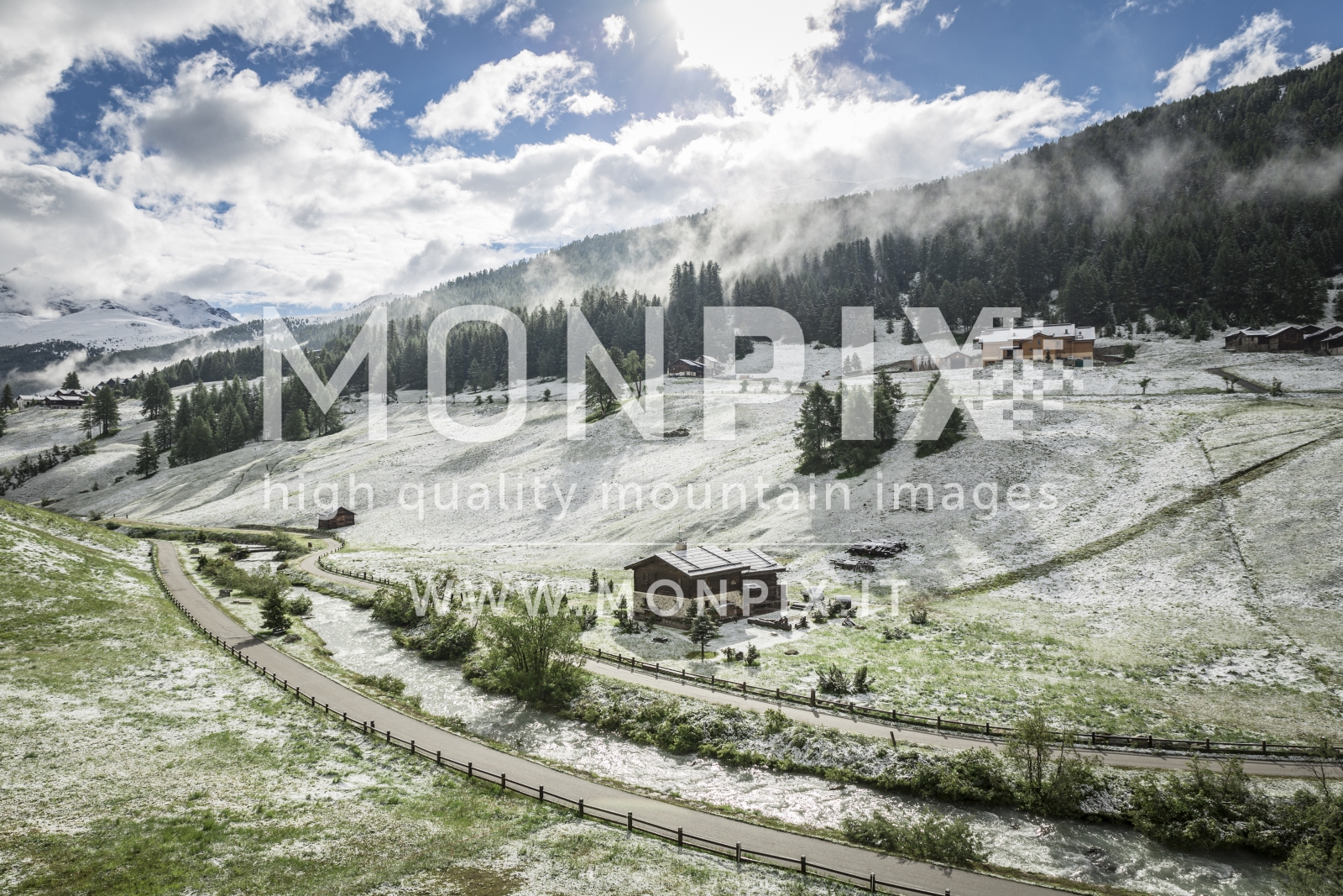 Pista ciclabile con neve