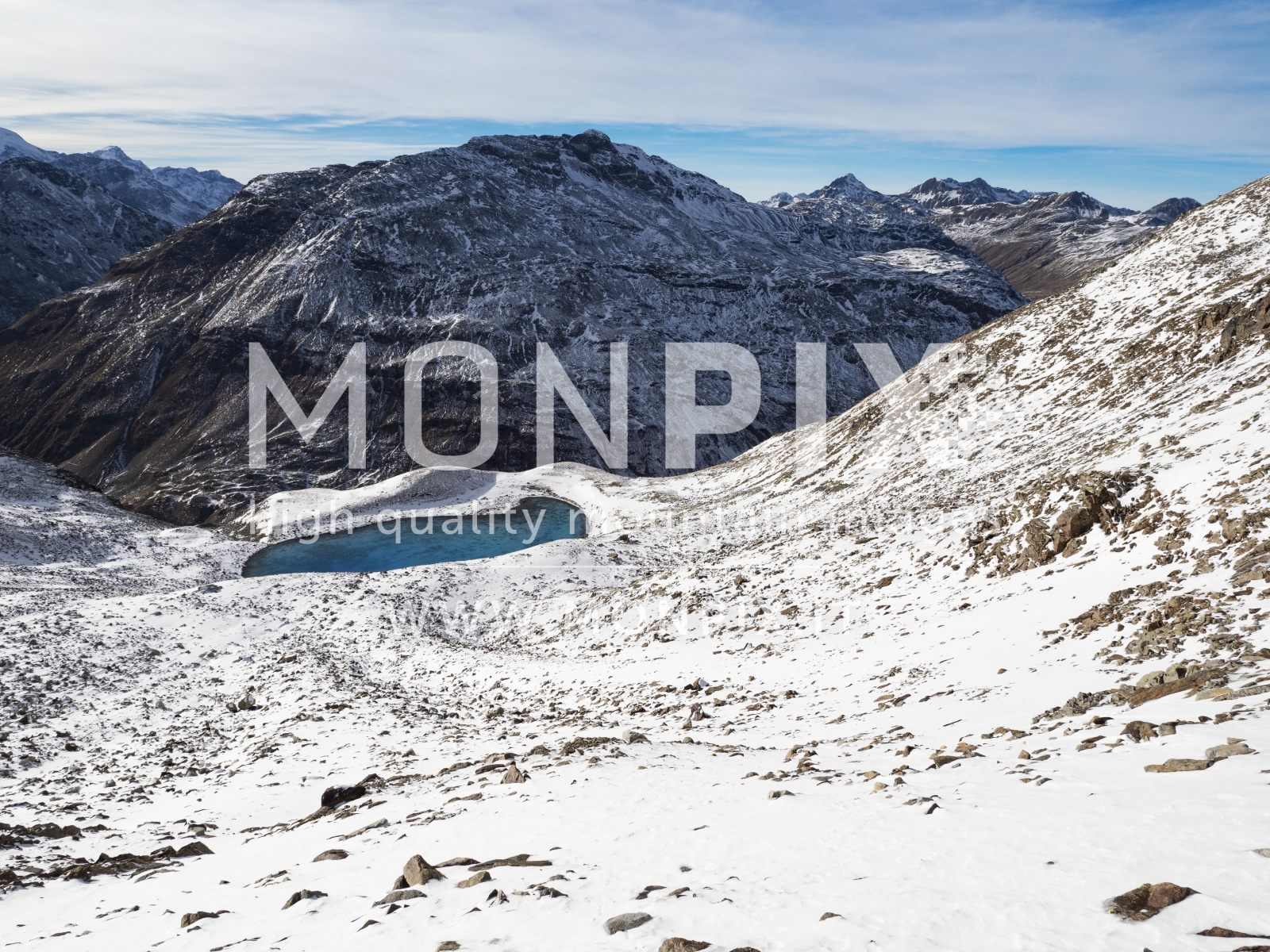 Lago Del Vago Prima nevicata autunnale ripreso dalla cima del Monte Vago orizzontale