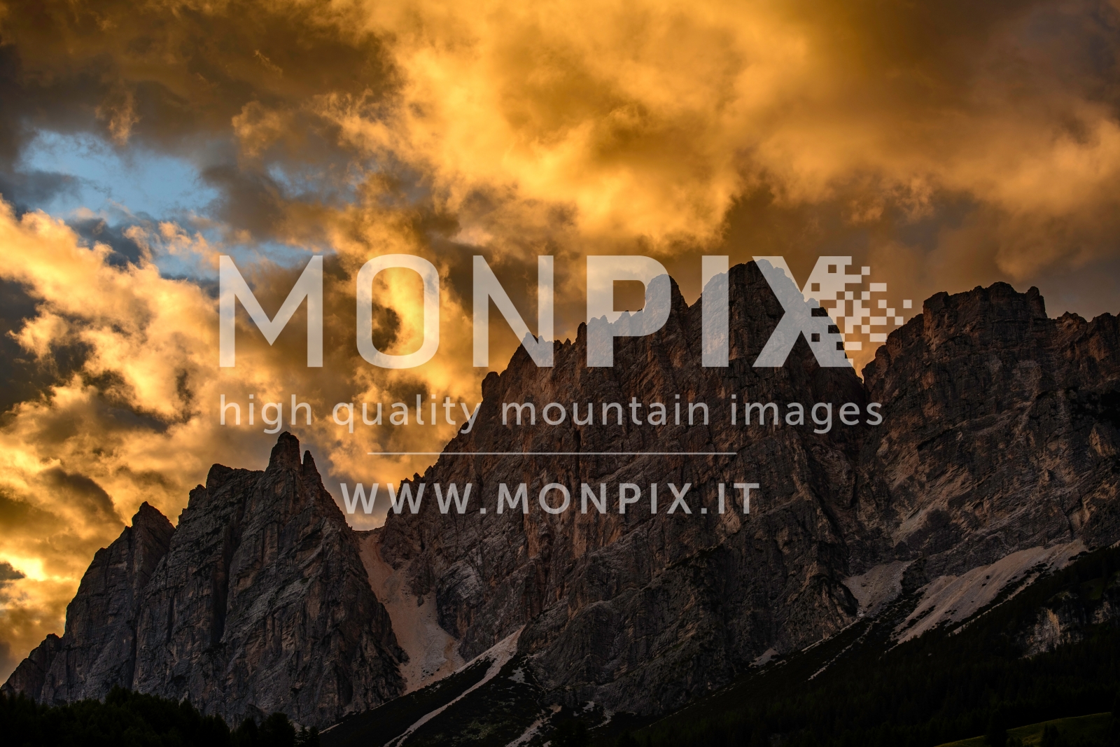 Tramonto infuocato sulle Dolomiti d'Ampezzo