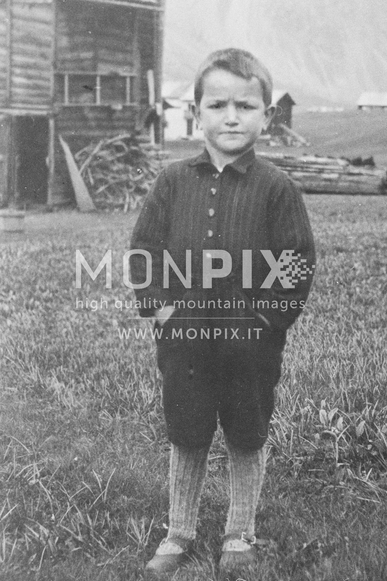 Bambino in posa