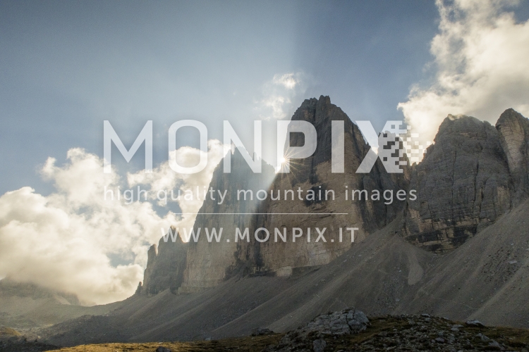 Il sole sorge tra le Tre Cime di Lavaredo