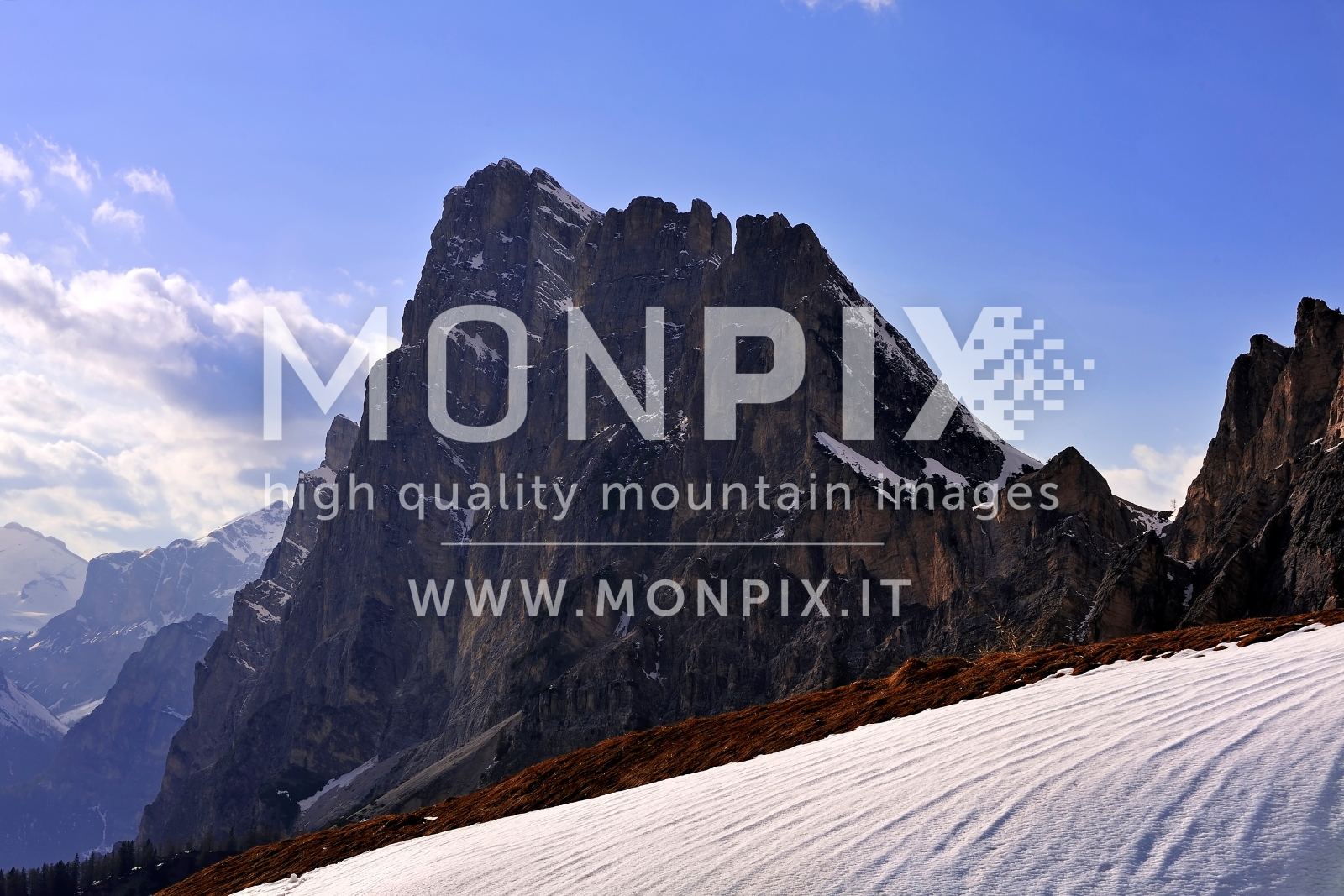Il monte Pomagagnon in una serata d'aprile
